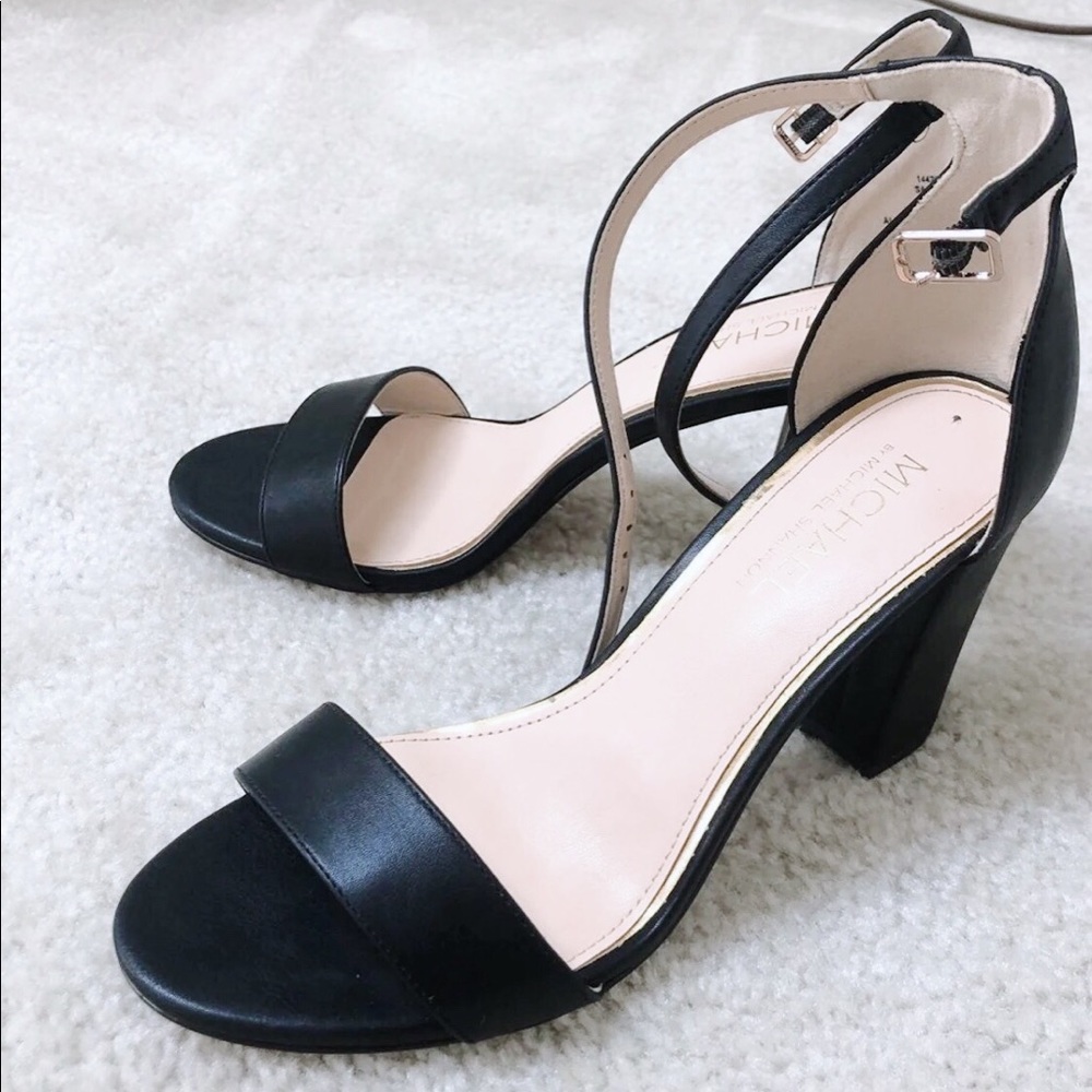 super cute and simple black heels